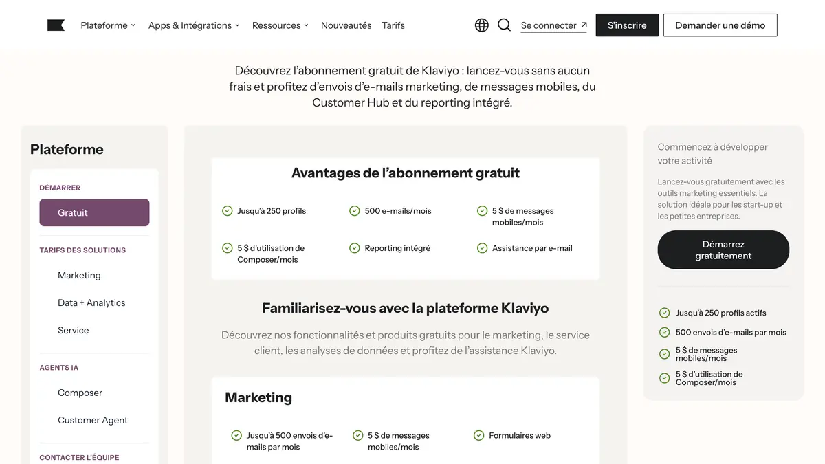 La page tarifs de Klaviyo en français, avec les avantages de l'abonnement gratuit : 250 profils, 500 e-mails et 5 $ de messages mobiles par mois